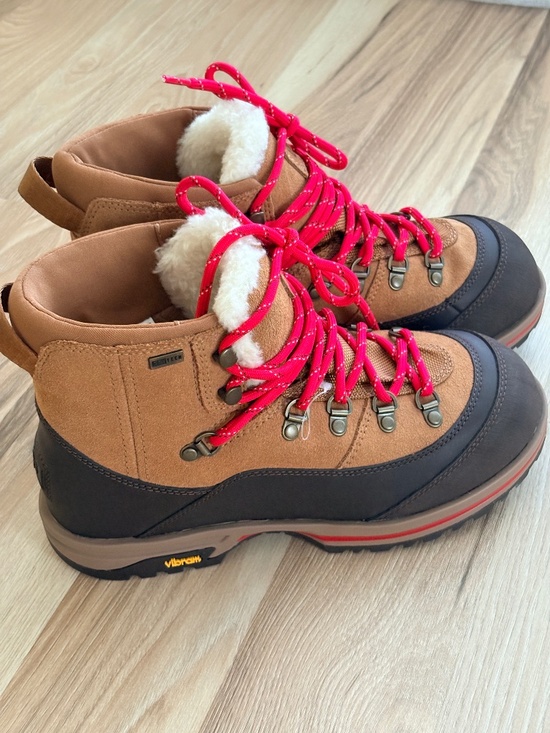 UGG Shoes - UGG bracken hiking boots feature chestnut suede uppers and vibrant red laces.